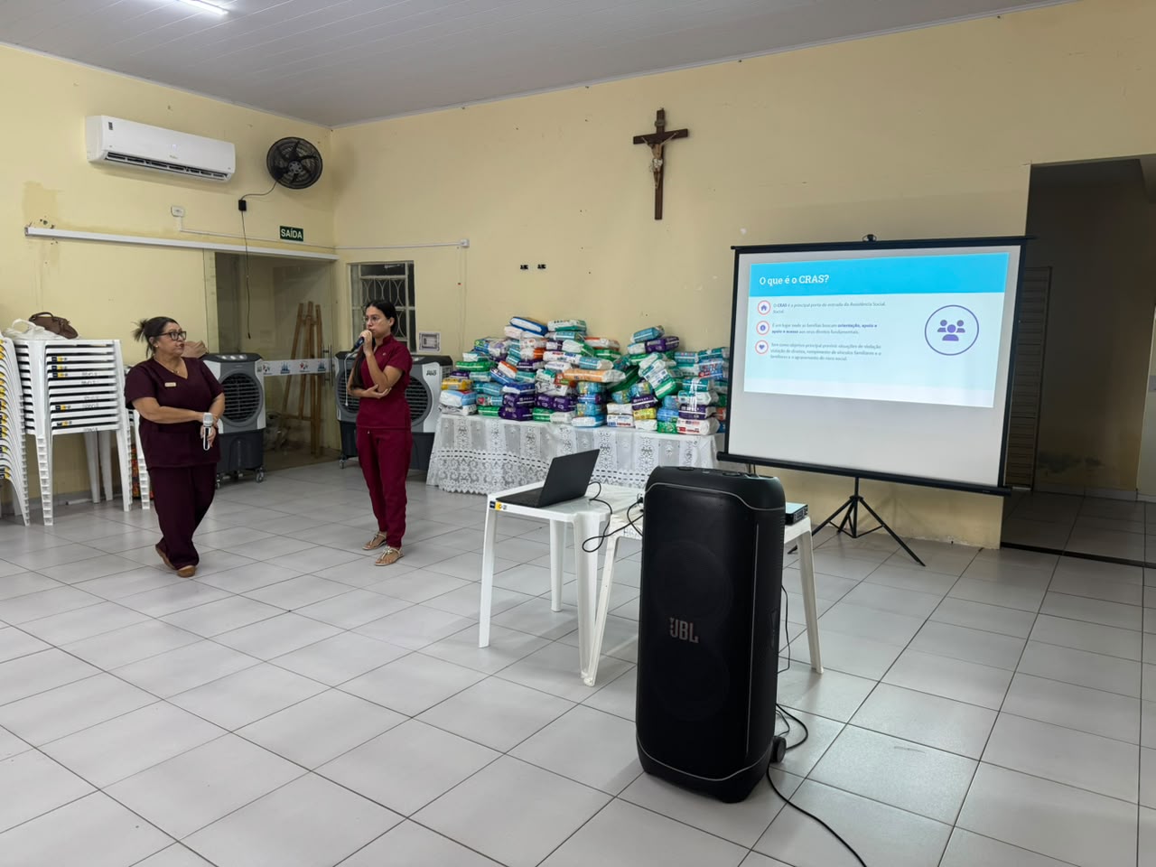Palestra com o CRAS e doação de fraldas descartáveis